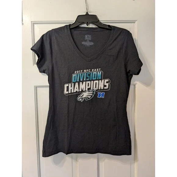 Philadelphia Eagles Women’s M 2017 NFC East Division Champions V-Neck T-Shirt - Picture 9 of 9